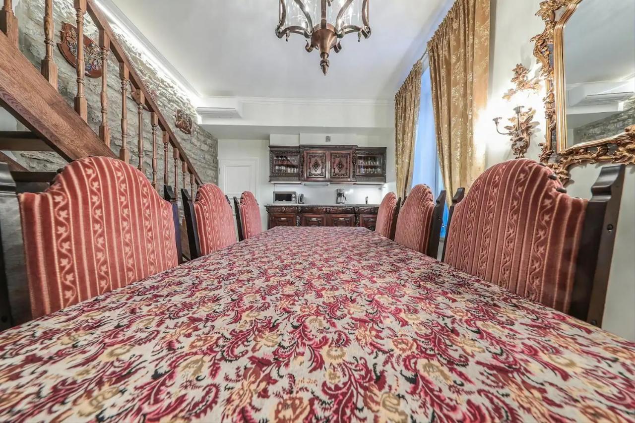 Appartement Luxury Medieval 2 Storey With Antique Furniture In Old Town Tallinn