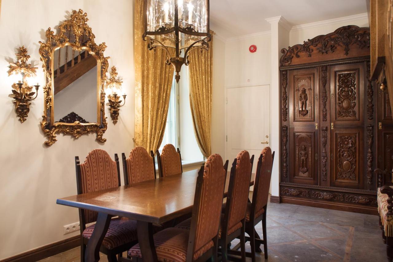 Luxury Medieval 2 Storey With Antique Furniture In Old Town Tallinn
